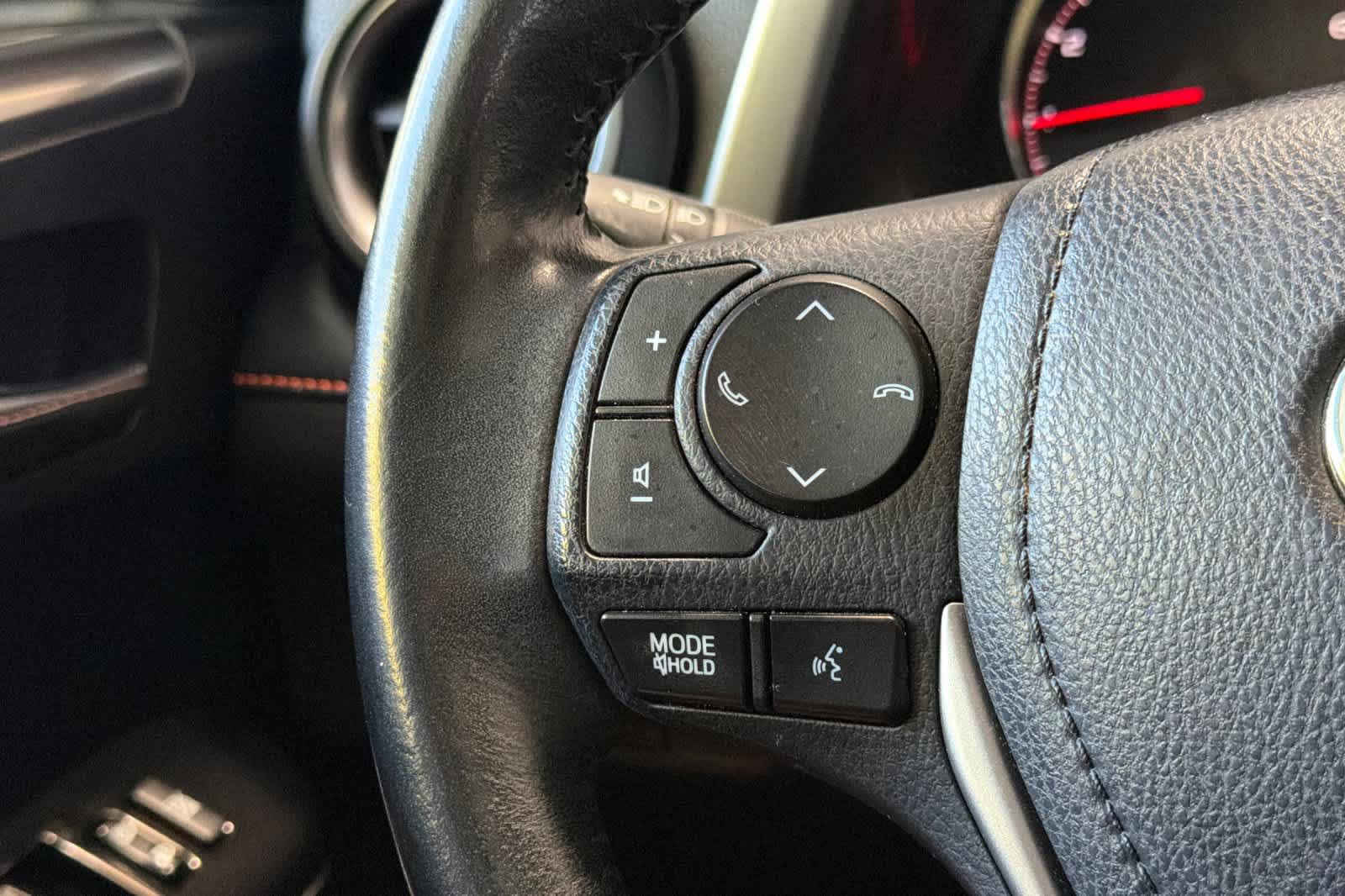 Used 2018 Toyota RAV4 SE w/ Power Extra Value Package FWD image 25