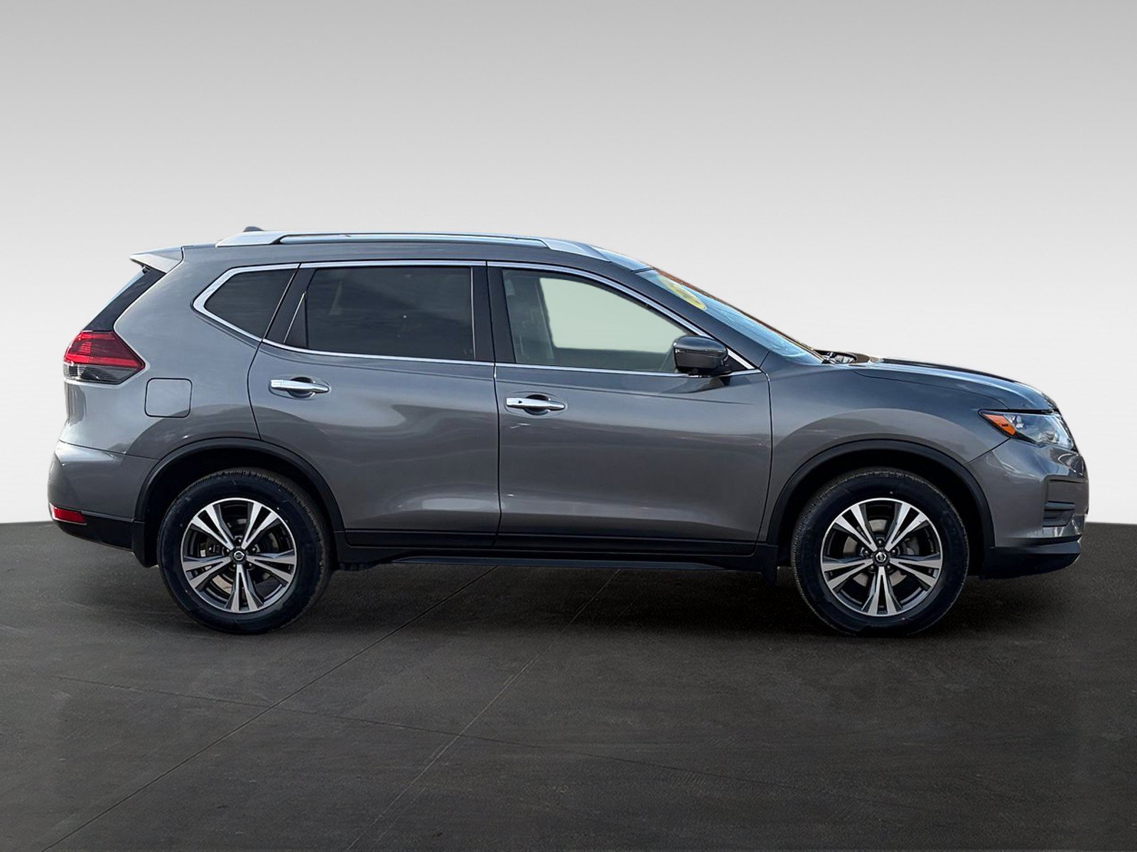 Used 2019 Nissan Rogue SV w/ Premium Package AWD/4WD image 4
