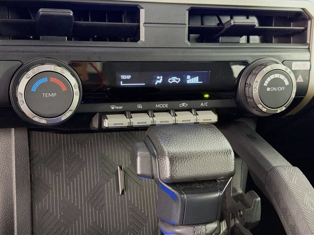 Used 2025 Toyota Tacoma SR5 AWD/4WD image 20