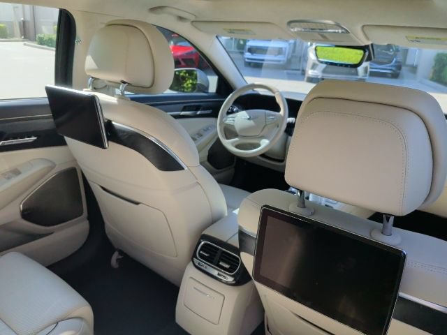 Used 2021 Genesis G90 5.0 Ultimate RWD image 4