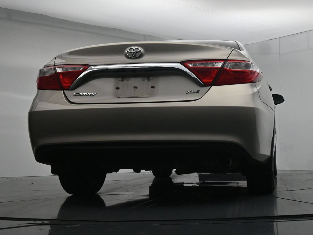 Used 2017 Toyota Camry XLE w/ Moonroof Package FWD image 21
