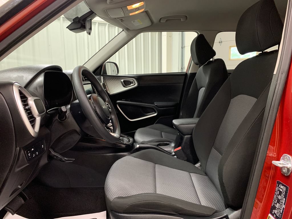 Used 2022 Kia Soul LX w/ Technology Package FWD image 4