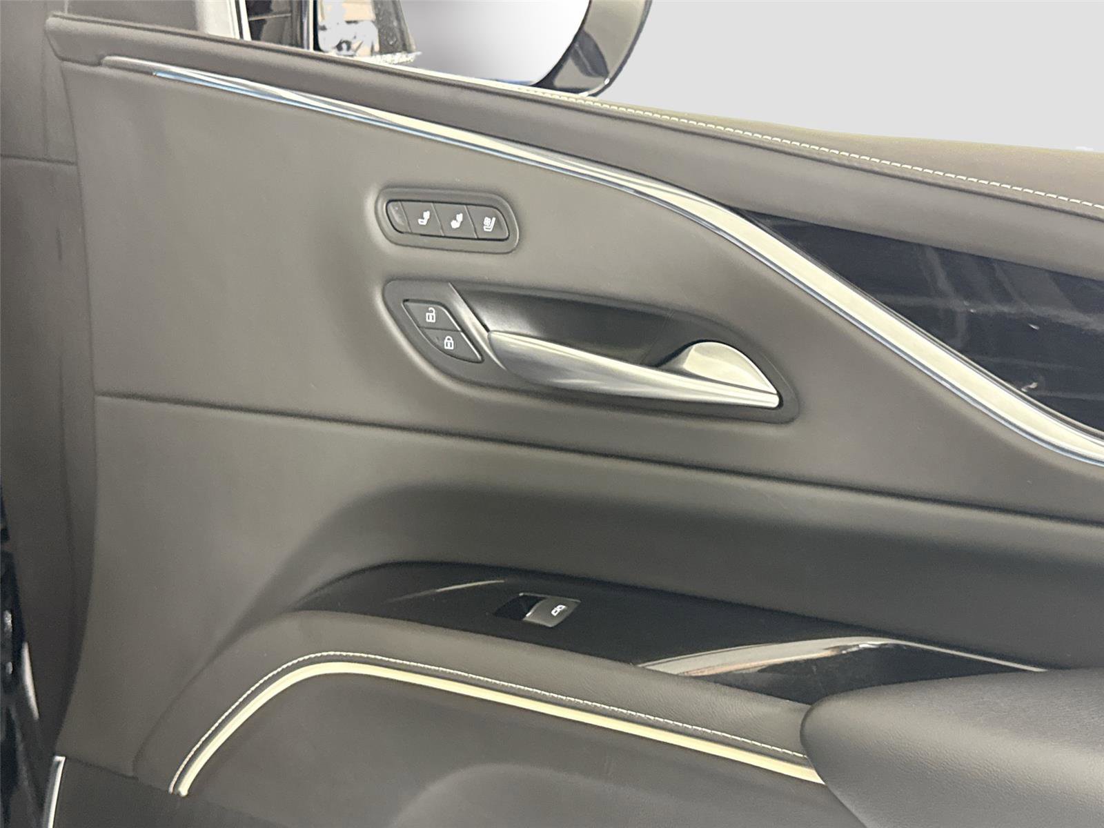 Used 2023 Cadillac Escalade V w/ LPO, Floor Liner Package image 38