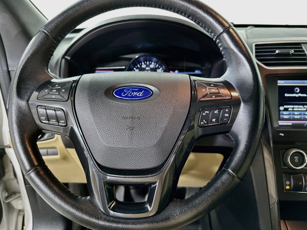 Used 2016 Ford Explorer XLT w/ Equipment Group 202A FWD image 18