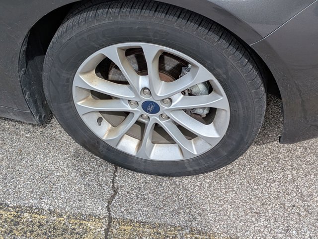 Used 2020 Ford Fusion SE FWD image 7