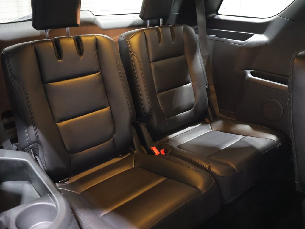 Used 2017 Ford Explorer XLT w/ Equipment Group 202A image 23