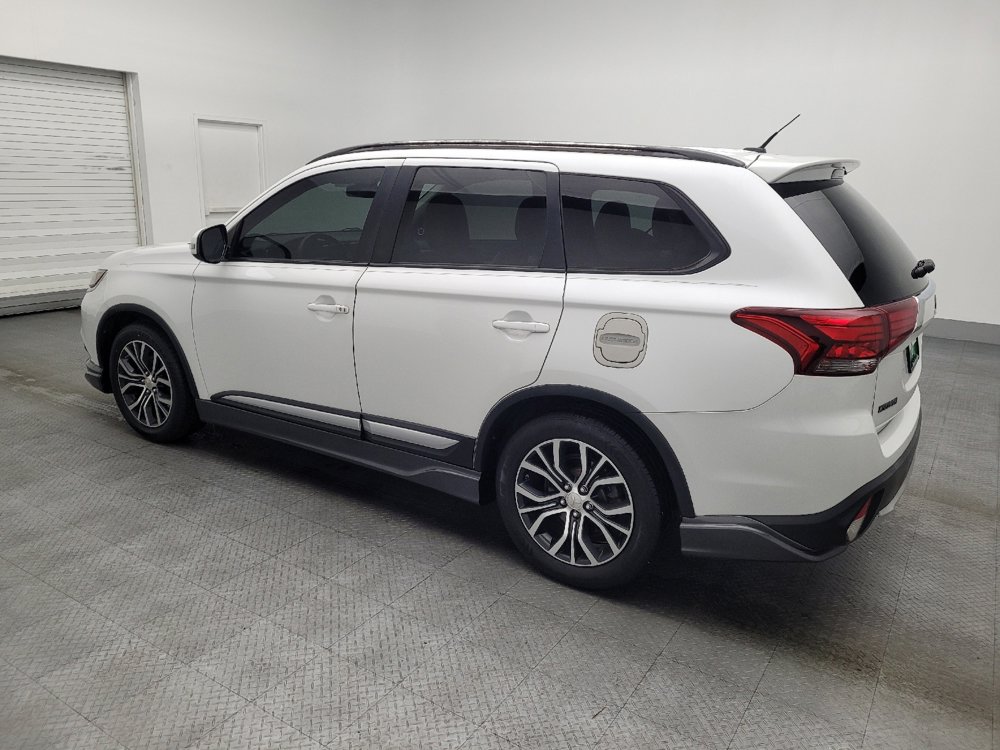 Used 2016 Mitsubishi Outlander SEL image 3
