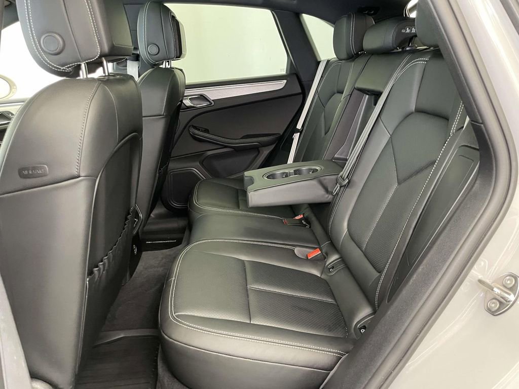 Certified 2023 Porsche Macan image 18