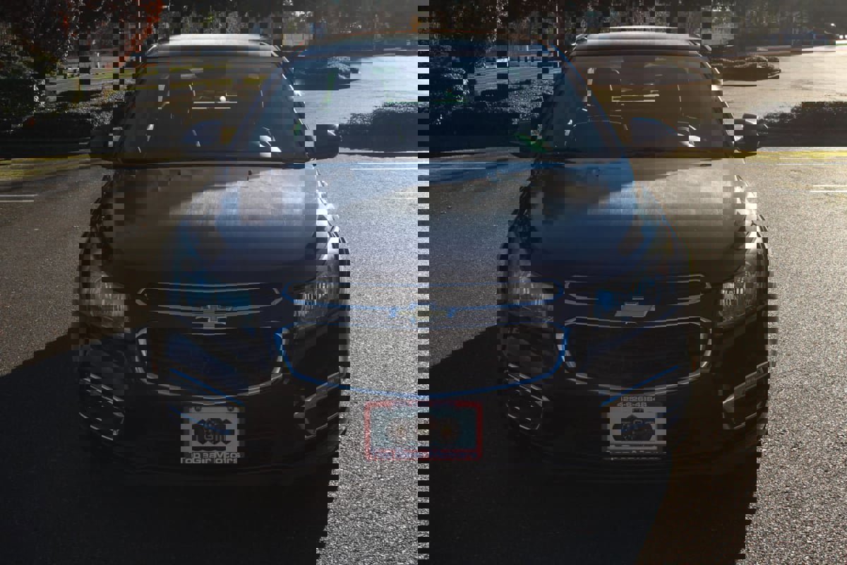 Used 2016 Chevrolet Cruze LT w/ Technology Package image 2