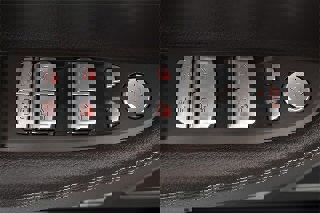 Used 2018 BMW 740i xDrive image 28