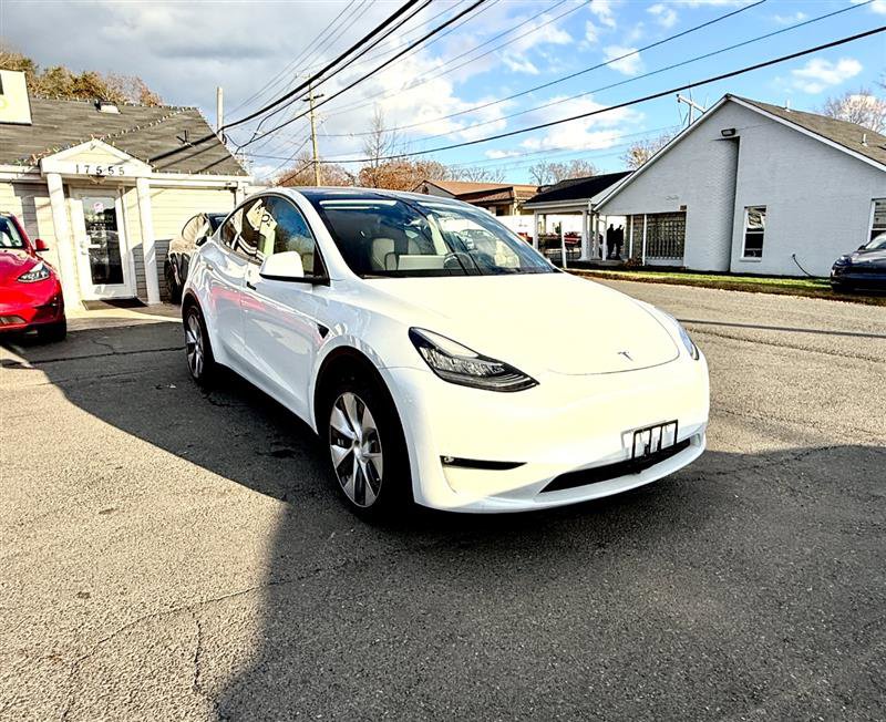 Used 2022 Tesla Model Y Long Range image 7