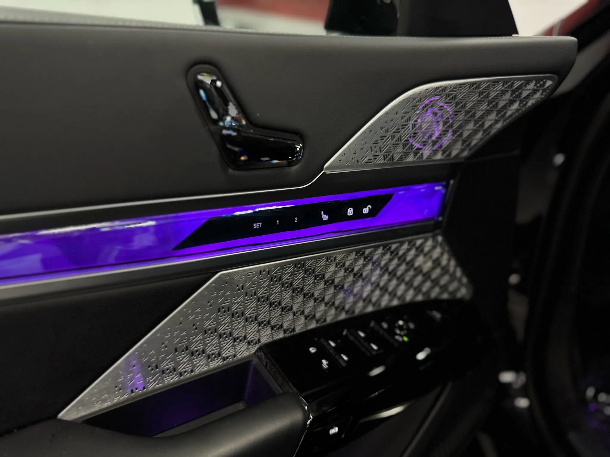 Used 2024 BMW i7 xDrive60 w/ Executive Package image 12