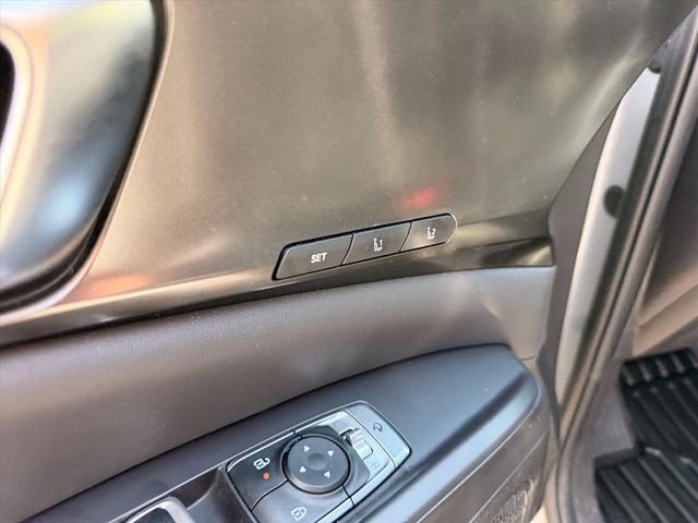 Used 2025 Kia Carnival SX w/ SX Dark Edition Package FWD image 19