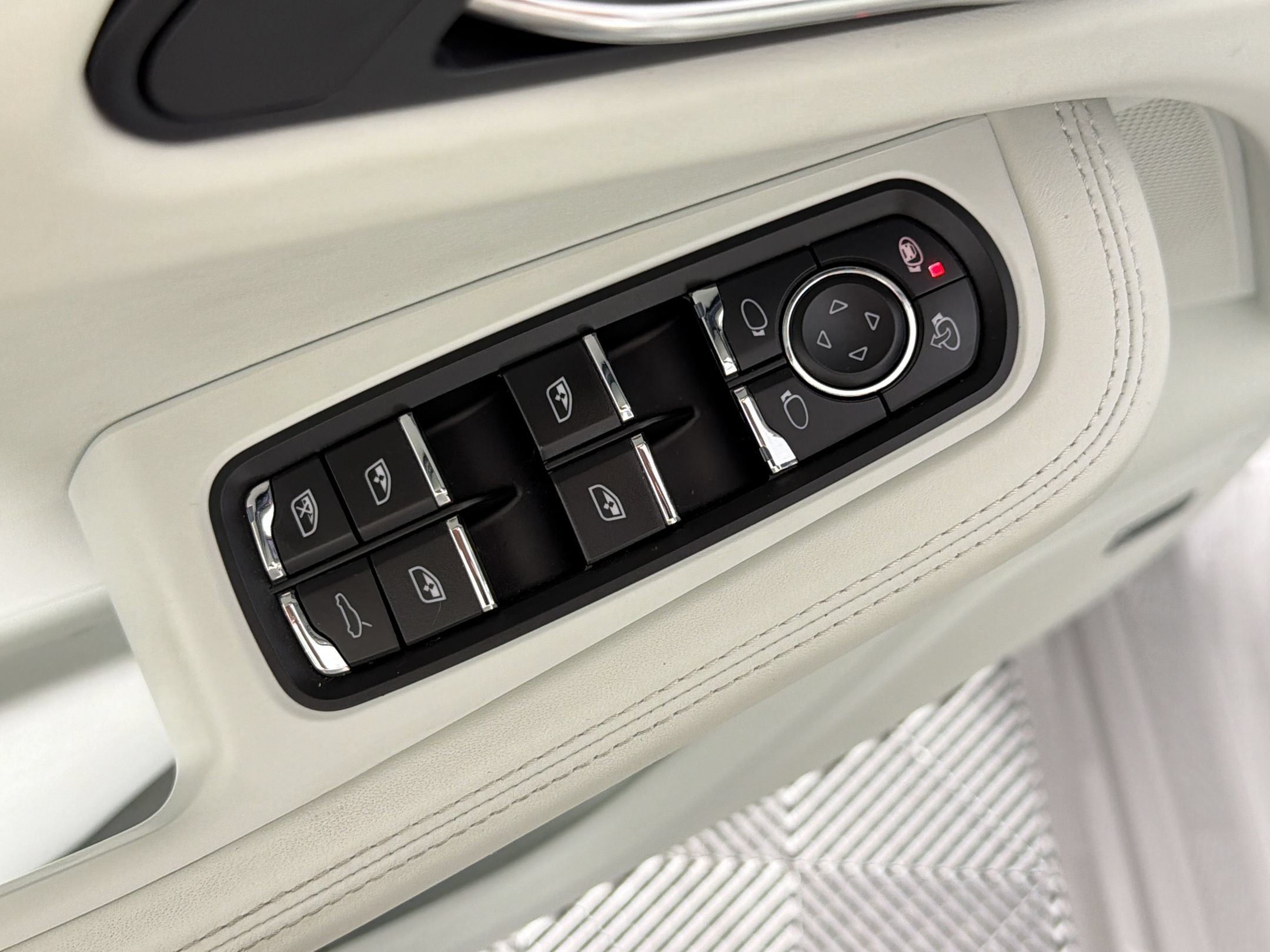 Certified 2021 Porsche Macan Turbo w/ Premium Package Plus (PF0) AWD/4WD image 13