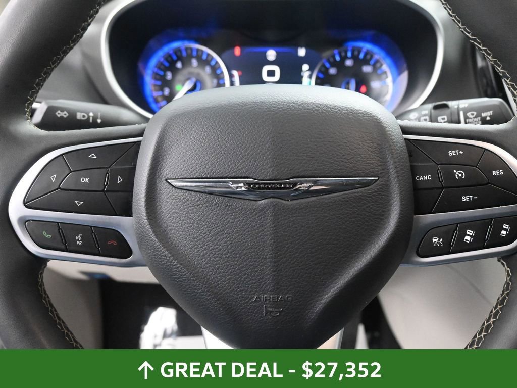 Used 2024 Chrysler Pacifica Touring-L image 34