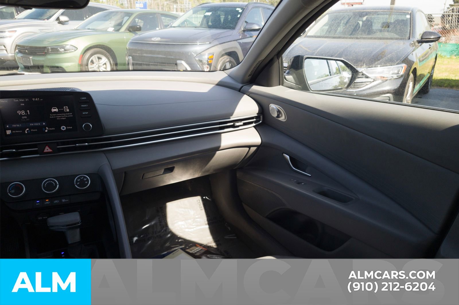 Used 2025 Hyundai Elantra SE image 19