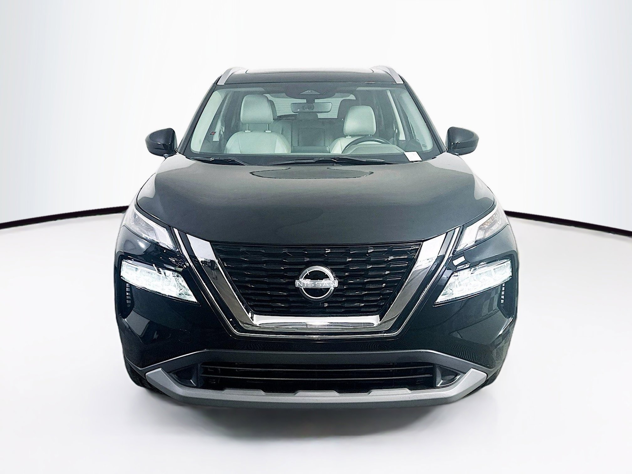 Used 2023 Nissan Rogue SV w/ SV Premium B Package image 2