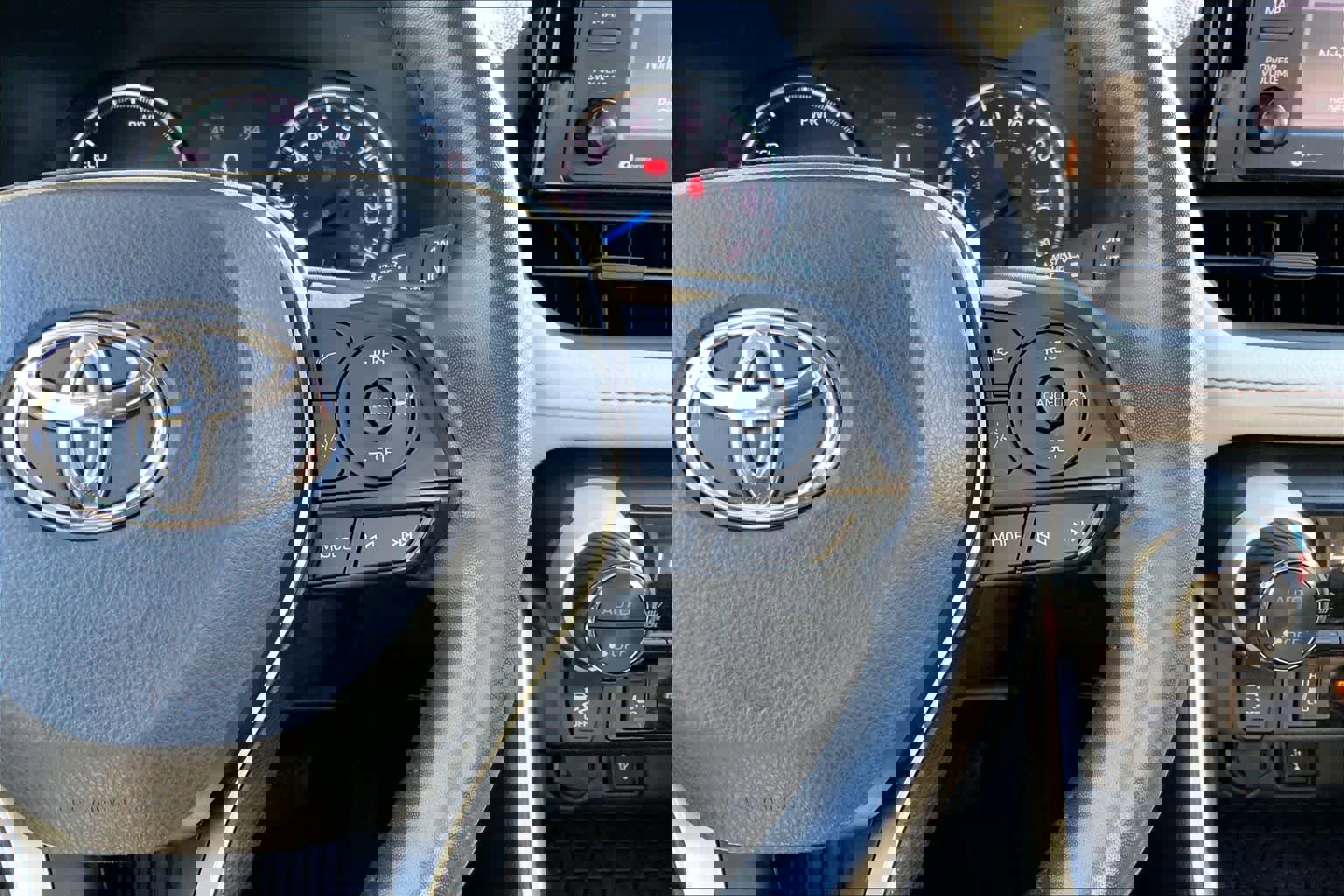 Used 2021 Toyota RAV4 XLE w/ Convenience Package AWD/4WD image 25