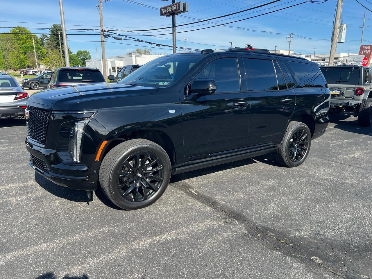 Used 2025 Cadillac Escalade Sport w/ LPO, Floor Liner Package AWD/4WD image 1