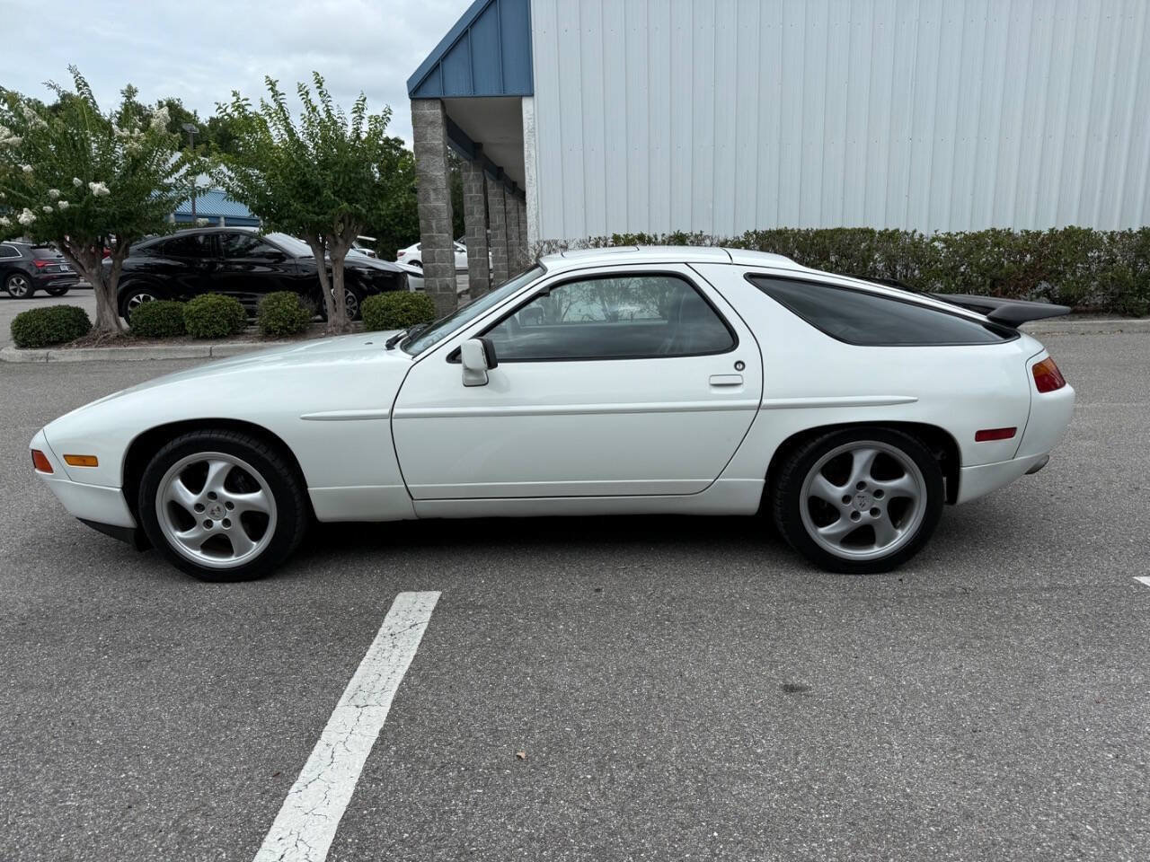 Used 1987 Porsche 928 S4 RWD image 3