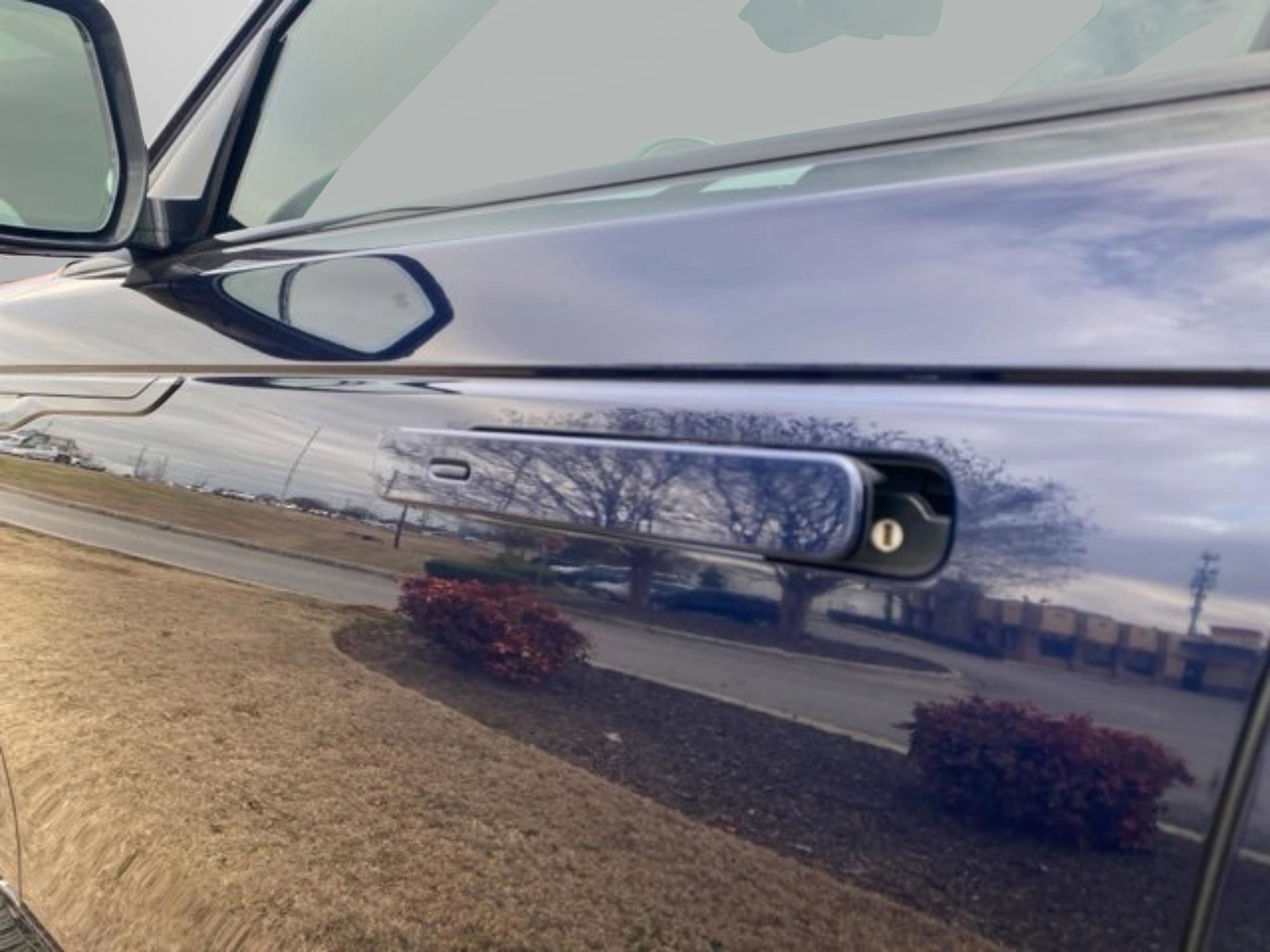 Used 2021 Land Rover Range Rover Velar R-Dynamic S image 9