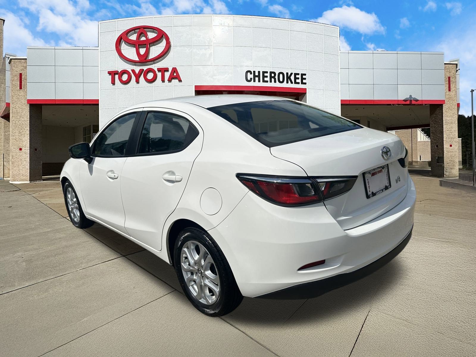 Used 2018 Toyota Yaris iA FWD image 3