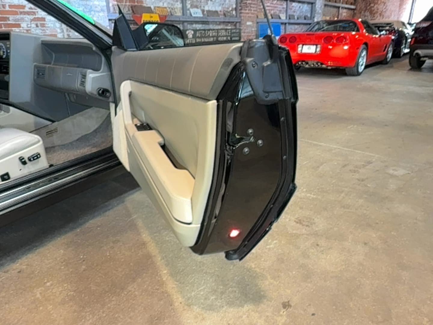 Used 1993 Cadillac Allante FWD image 94