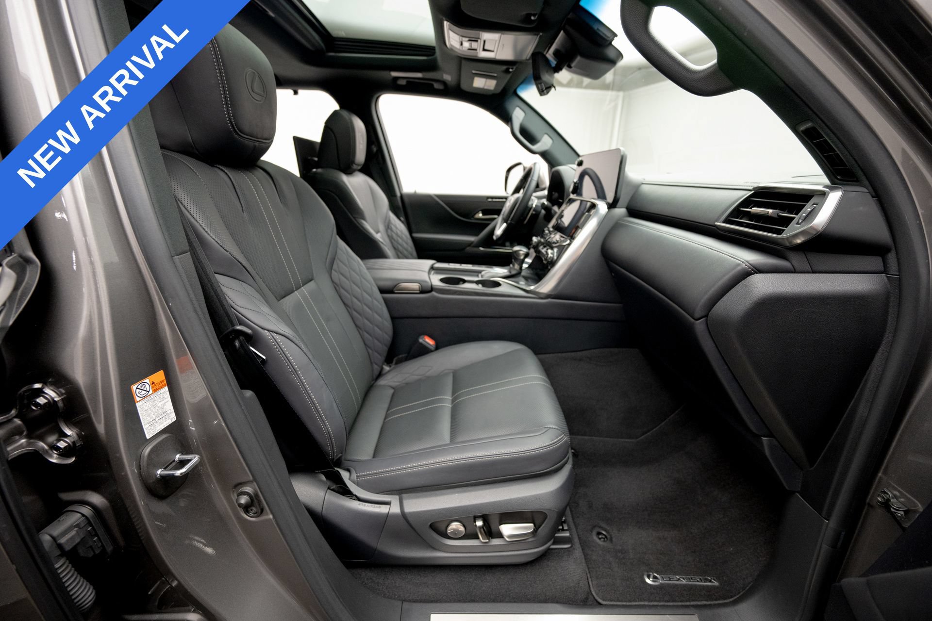 Used 2022 Lexus LX 600 4WD w/ Accessory Package (Z1) image 14