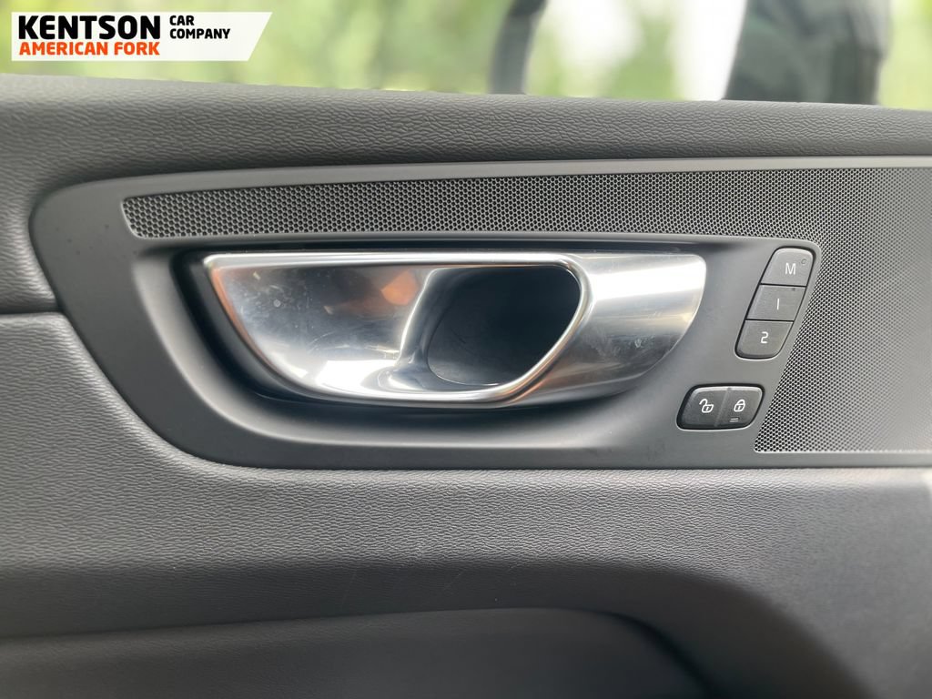 Used 2025 Volvo XC60 B5 Plus AWD/4WD image 23
