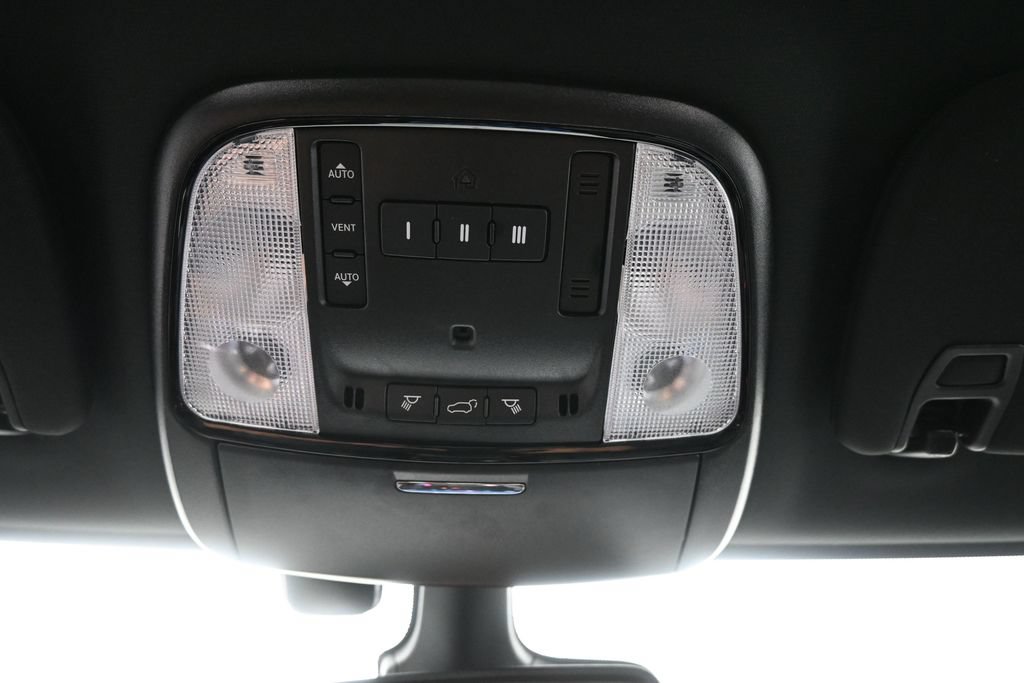 Used 2025 Dodge Durango R/T w/ Blacktop Package AWD/4WD image 25