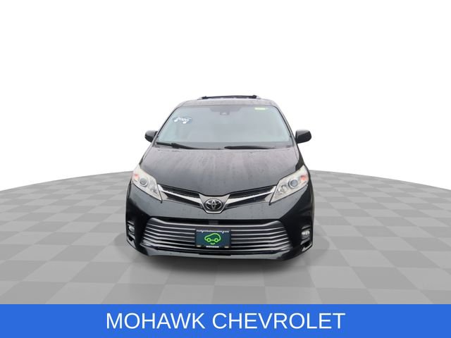 Used 2020 Toyota Sienna XLE image 3