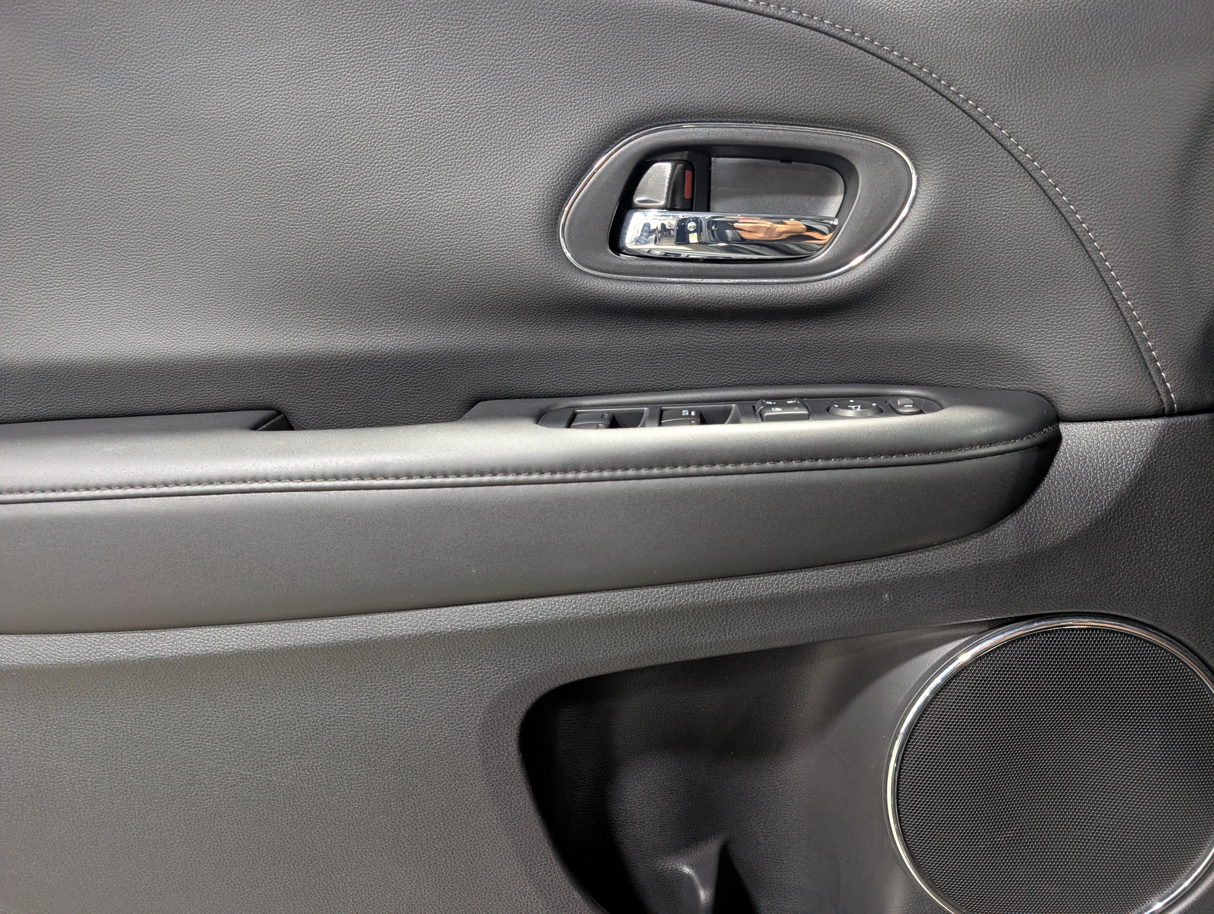 Used 2022 Honda HR-V EX-L image 9