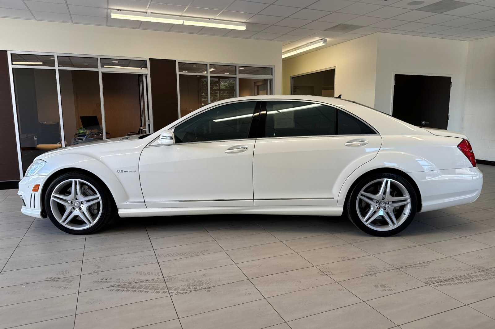 Used 2011 Mercedes-Benz S 63 AMG image 7