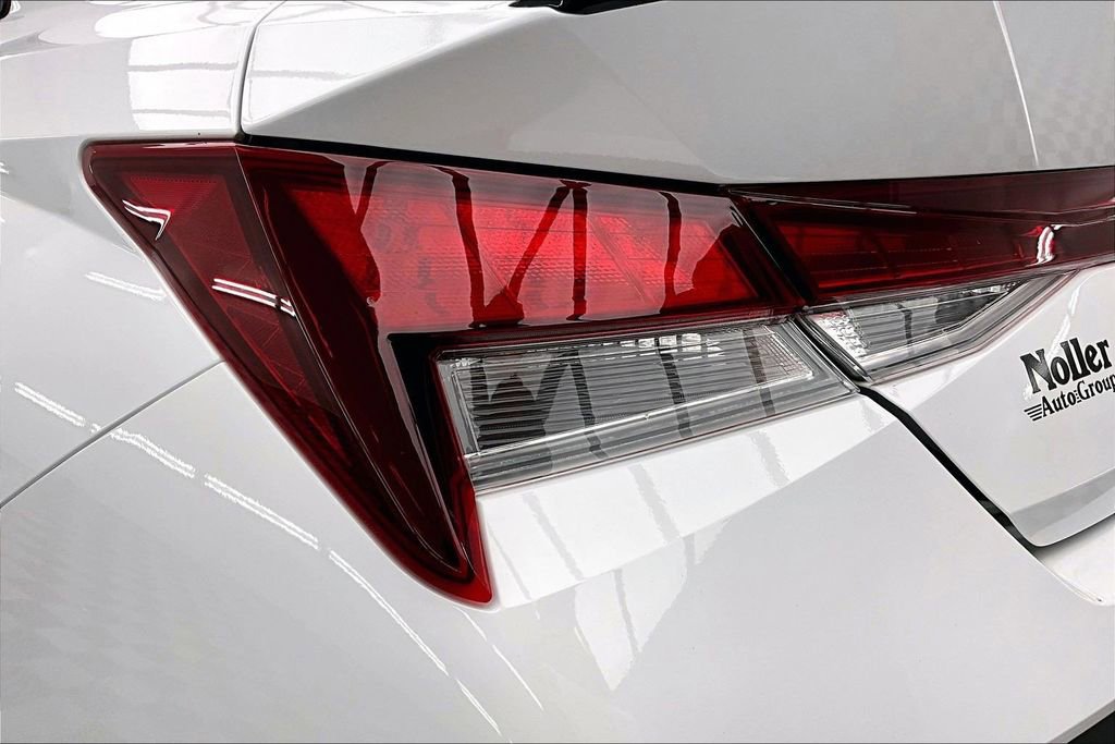 Used 2025 Hyundai Elantra Sport FWD image 30
