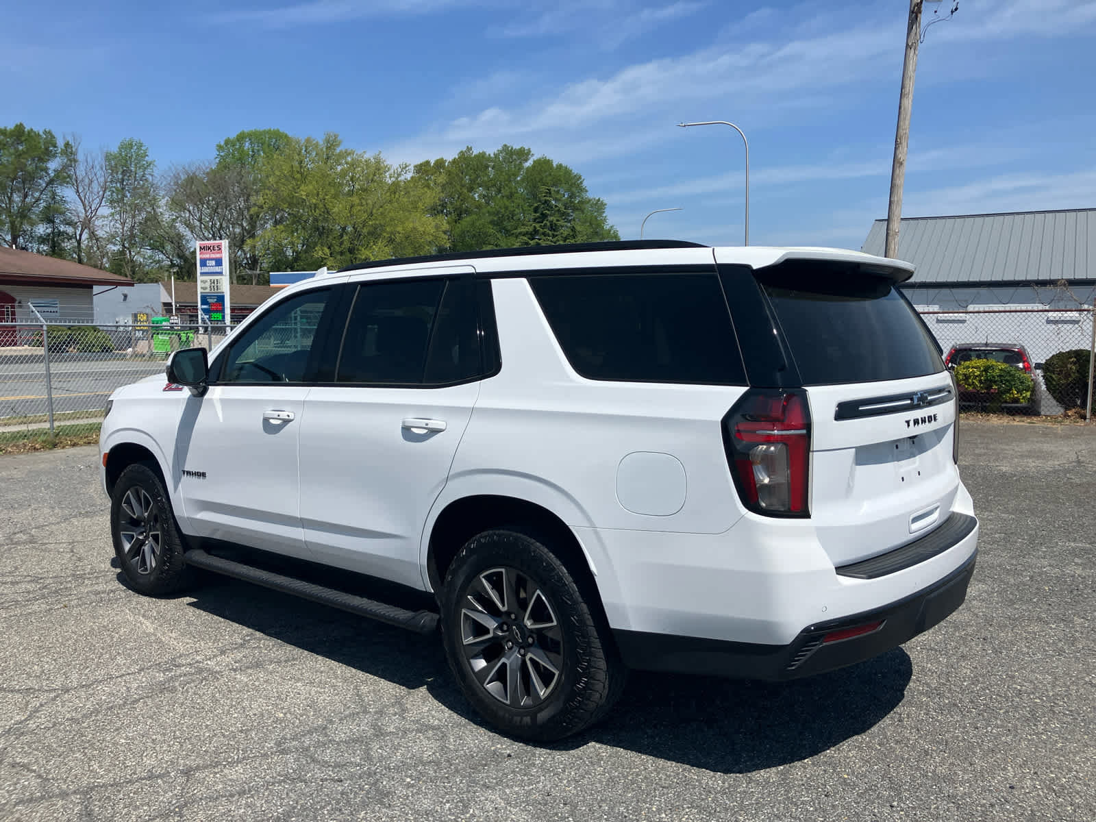Used 2024 Chevrolet Tahoe Z71 w/ Luxury Package image 5