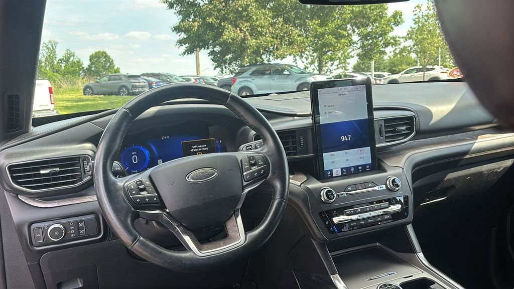 Used 2020 Ford Explorer Platinum w/ Premium Technology Package AWD/4WD image 13