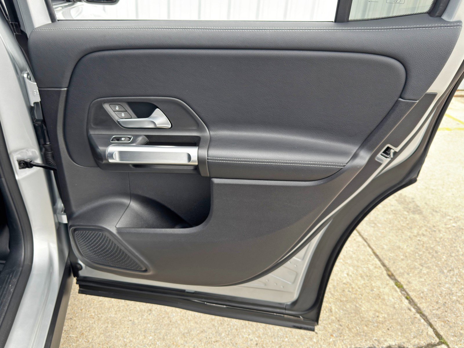 Used 2021 Mercedes-Benz GLB 250 4MATIC w/ Premium Package image 44