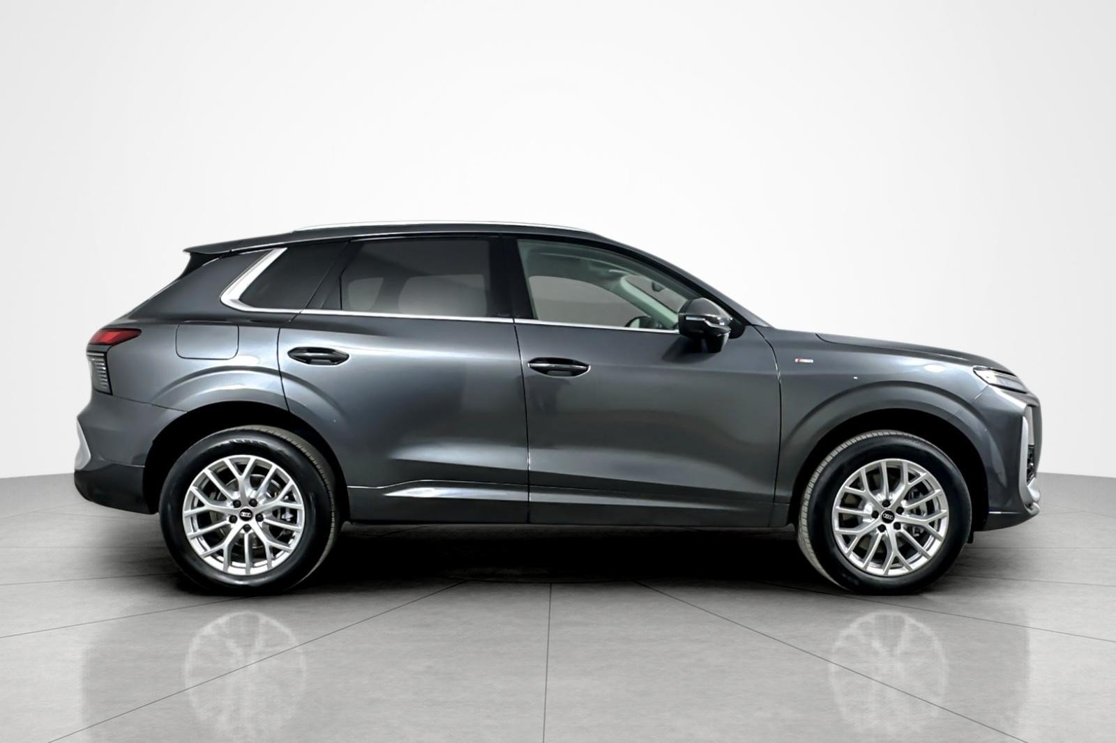 Used 2026 Audi Q3 quattro 2.0T w/ Driver Assistance Package AWD/4WD image 7