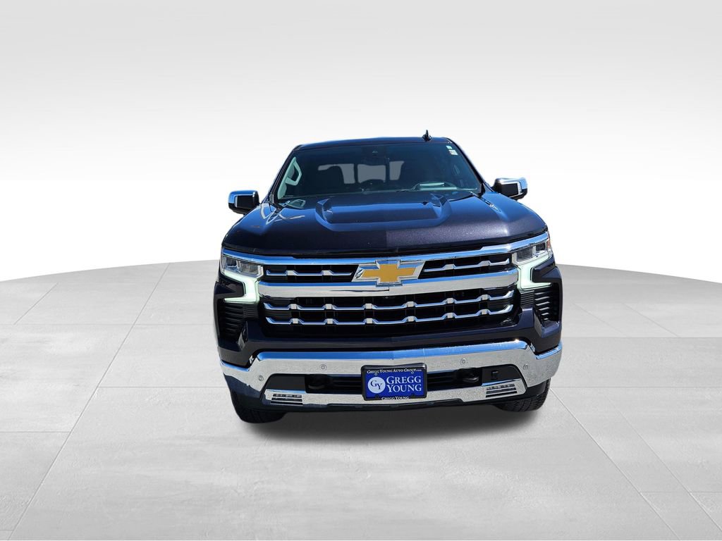 Used 2022 Chevrolet Silverado 1500 LTZ w/ LTZ Premium Package AWD/4WD image 3