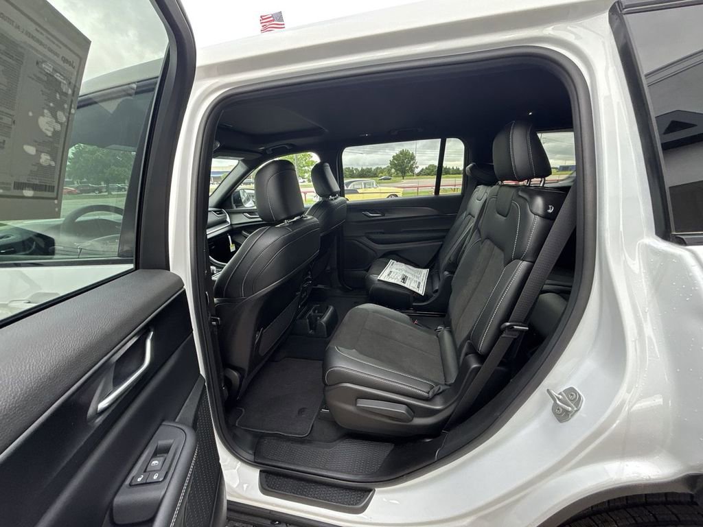 New 2025 Jeep Grand Cherokee L Altitude image 13