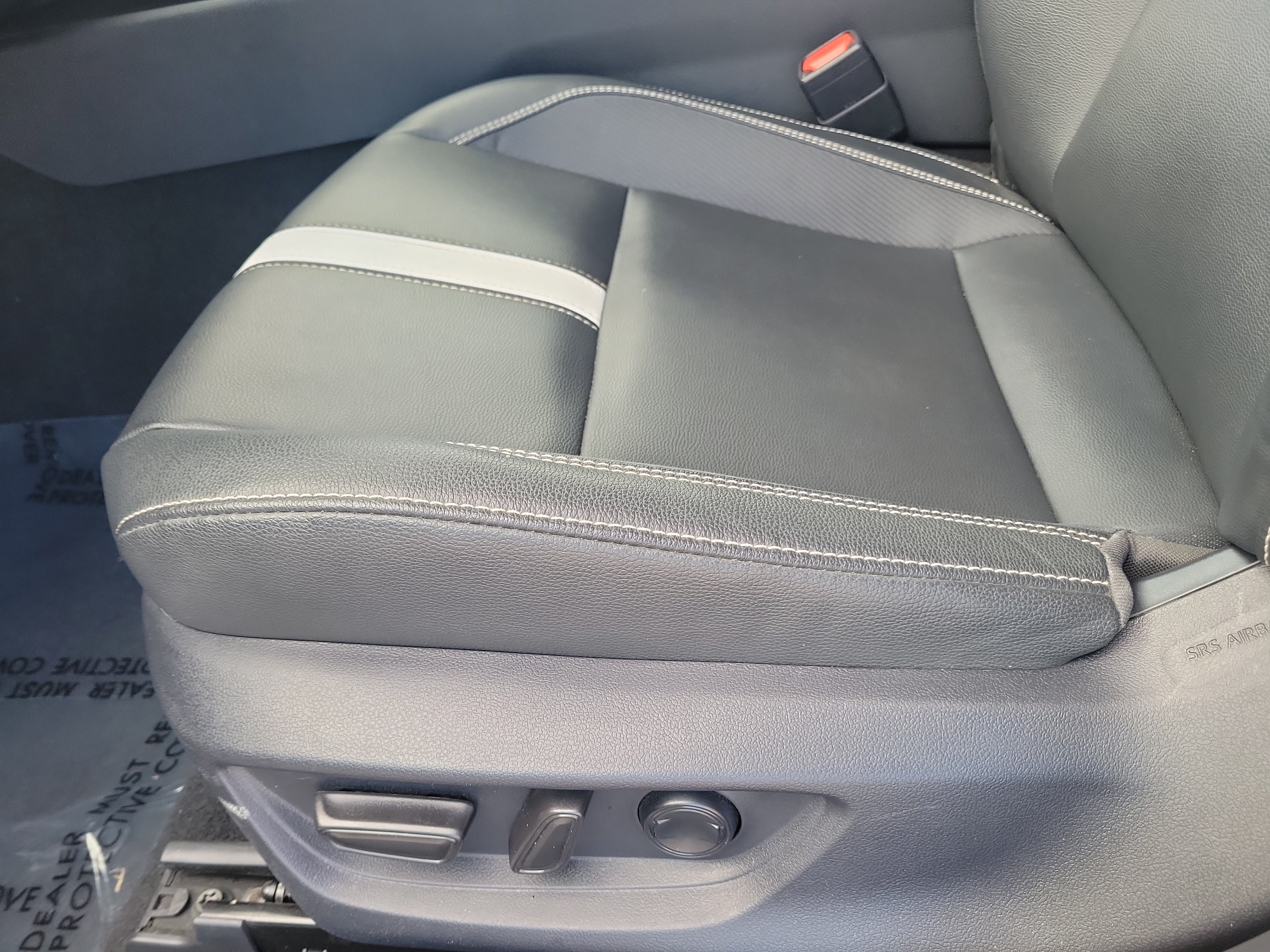 Used 2025 Toyota Camry SE w/ Convenience Package FWD image 13