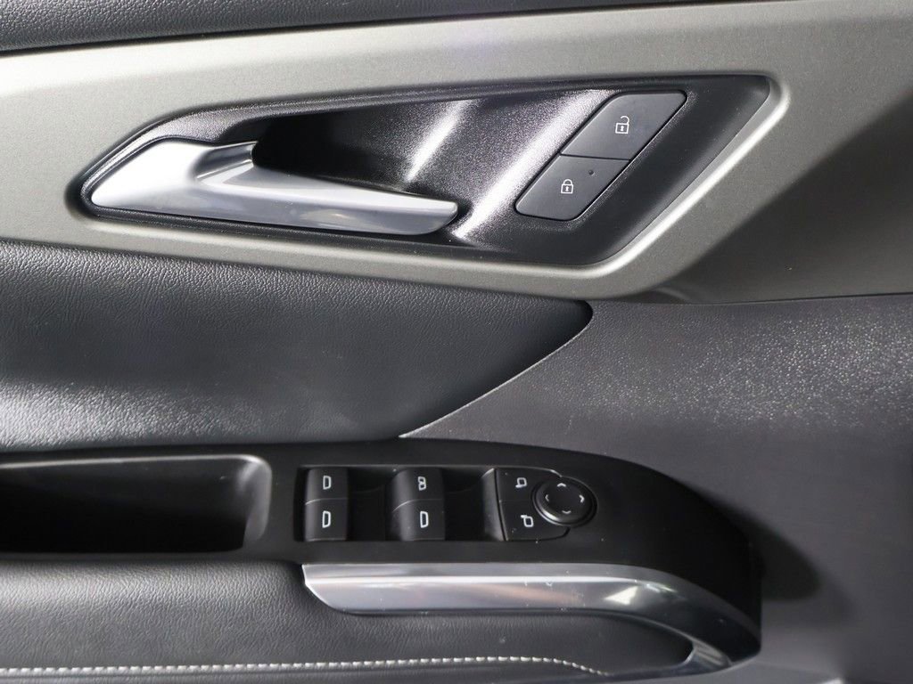 Used 2025 Chevrolet Traverse LT w/ Driver Confidence Package FWD image 36