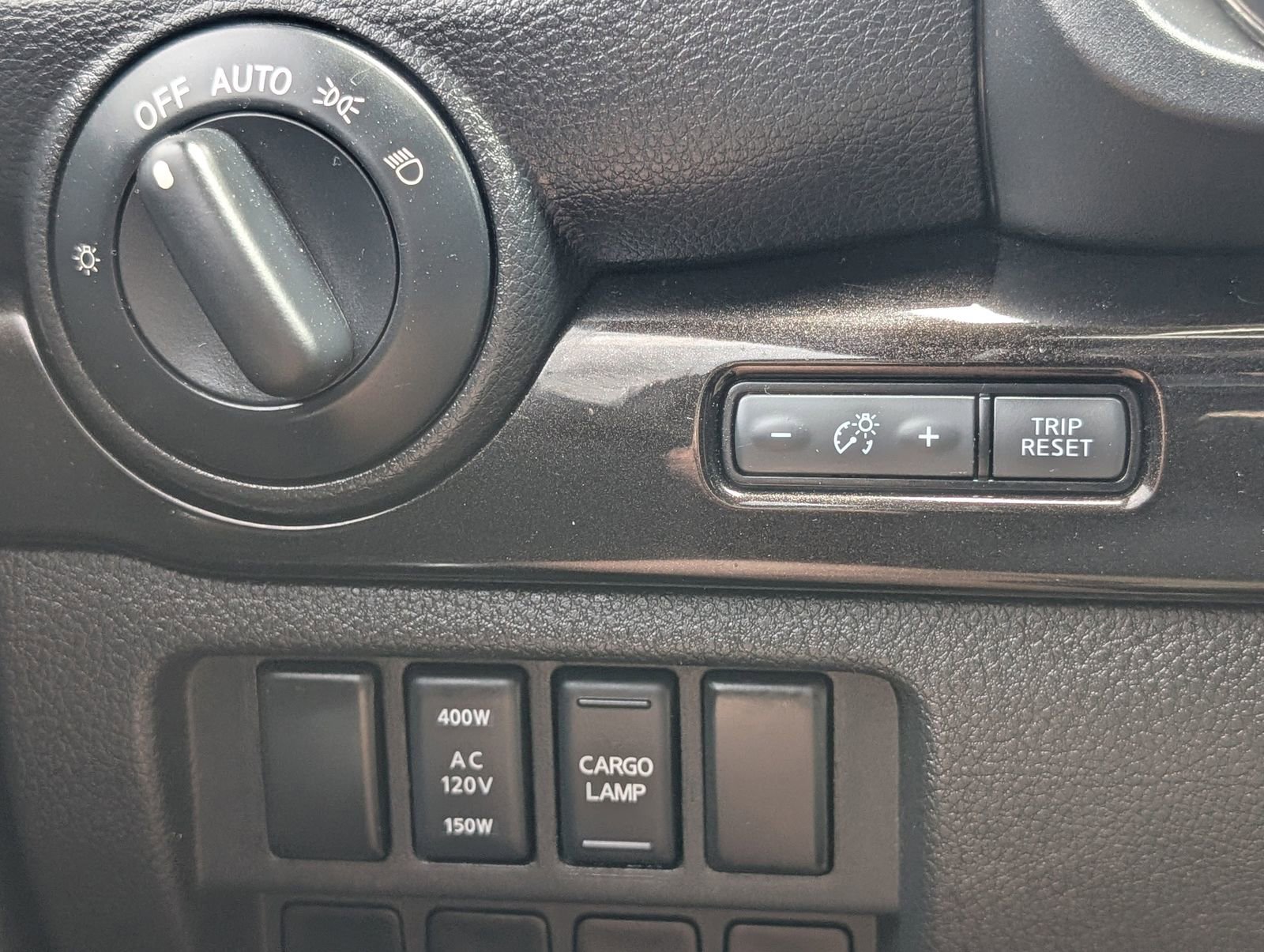 Used 2019 Nissan Titan SV w/ SV Convenience Package image 34