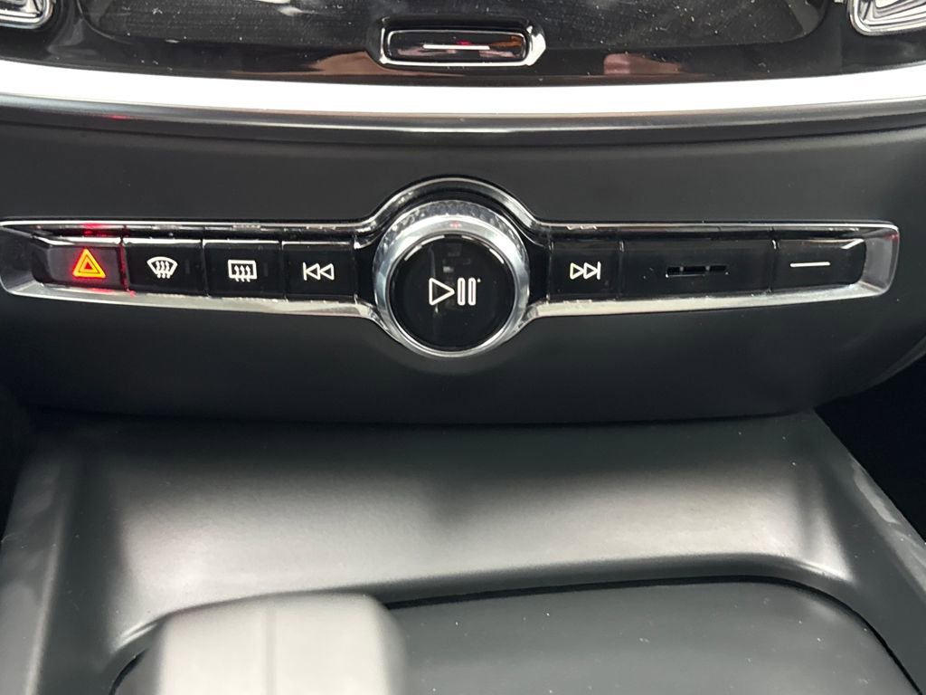 Used 2025 Volvo S60 B5 Core image 22