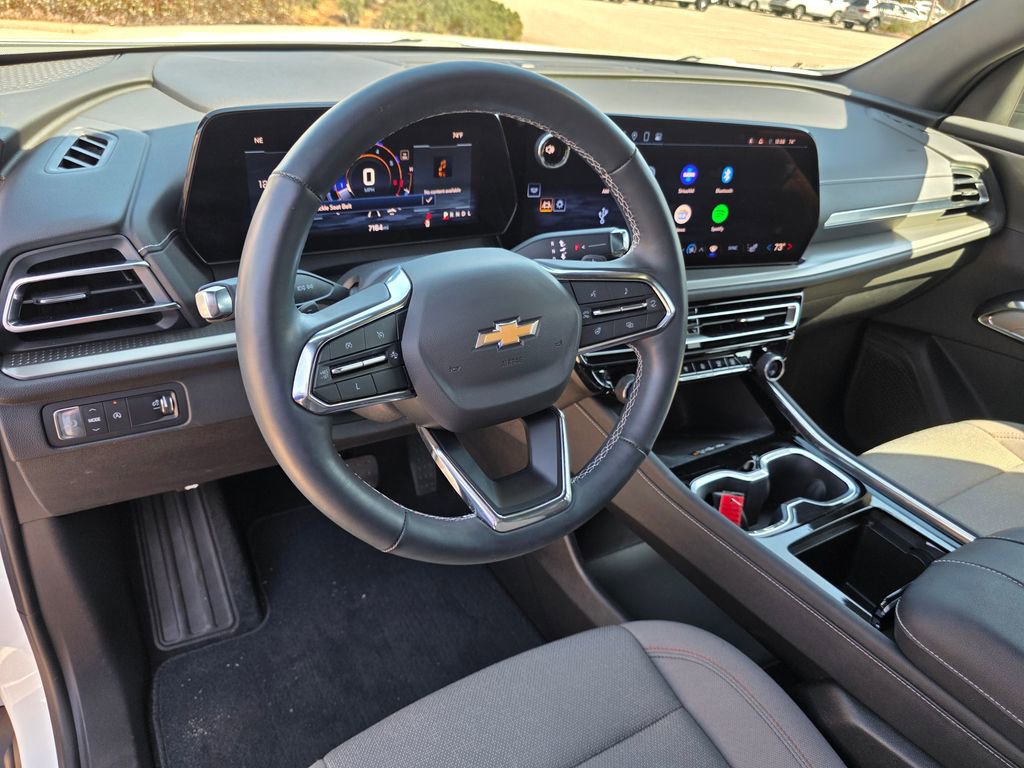 Used 2024 Chevrolet Traverse LT image 15