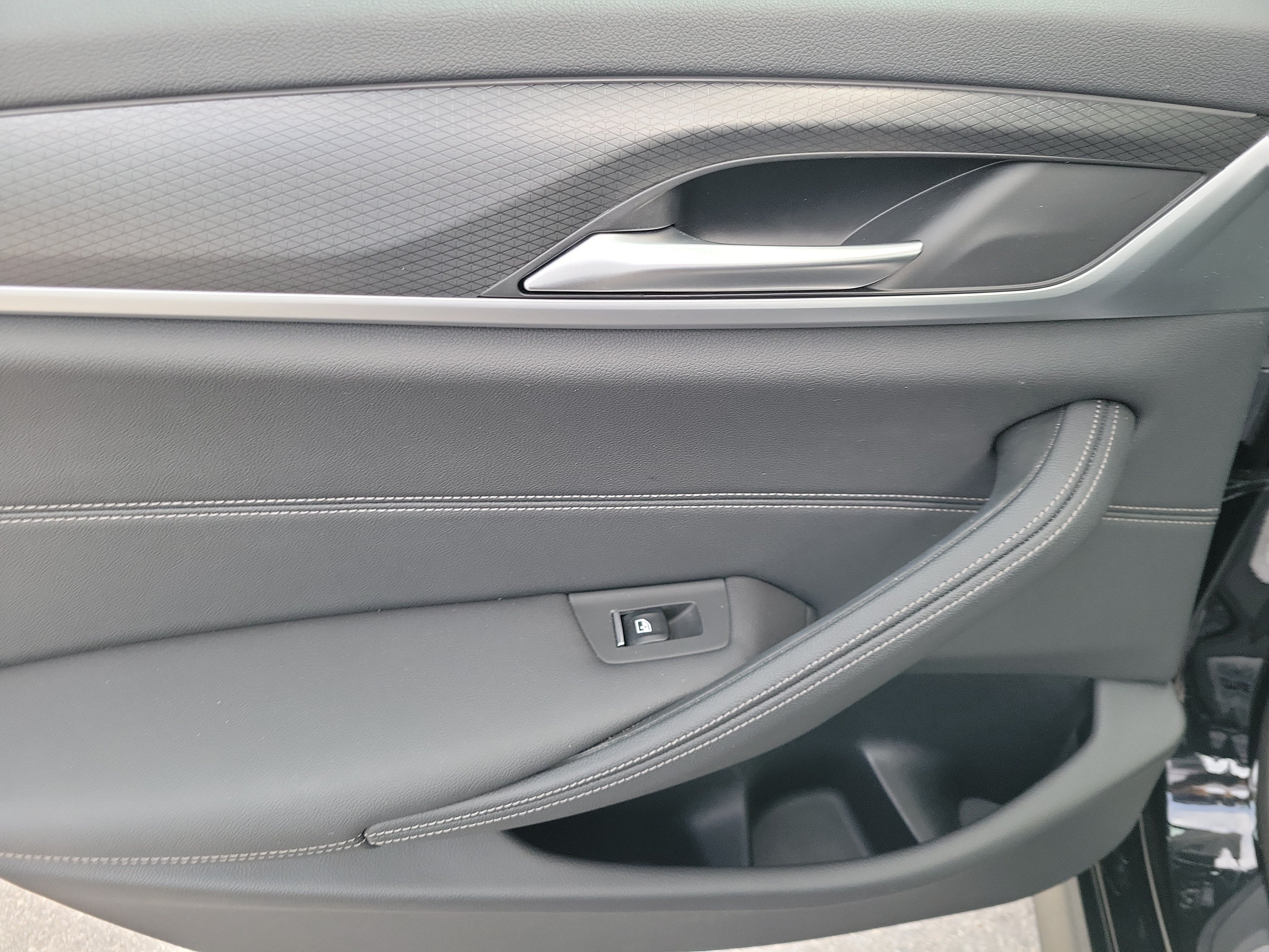Used 2023 BMW 540i w/ M Sport Package RWD image 11