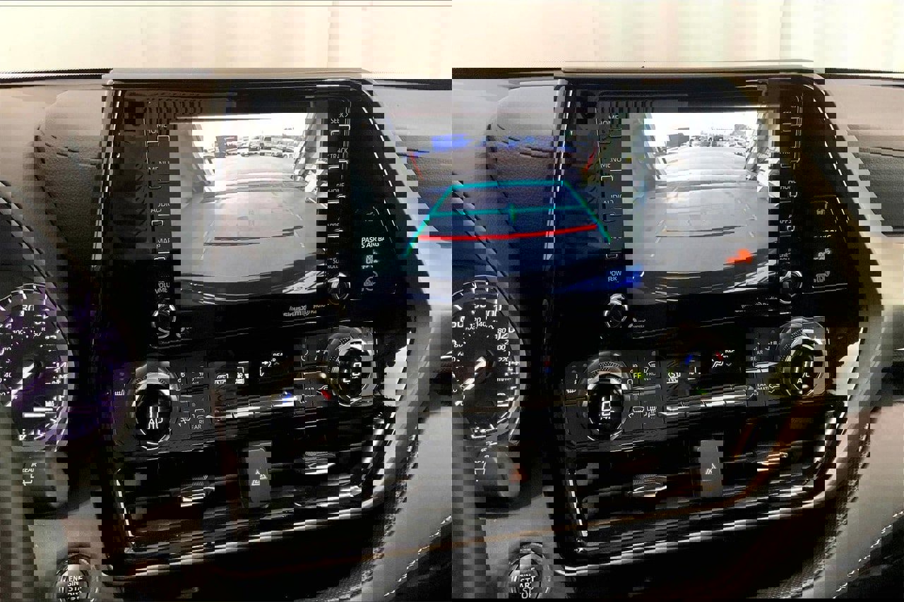 Used 2022 Toyota Highlander XLE image 24