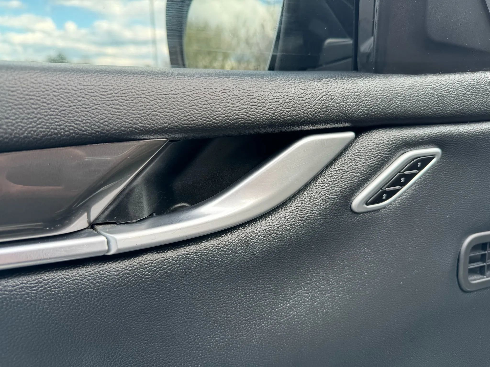 Used 2015 Maserati Ghibli image 29