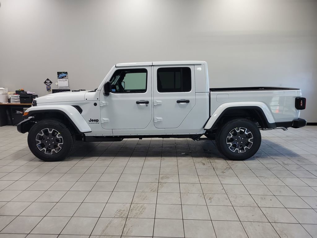 New 2026 Jeep Gladiator Sahara image 4