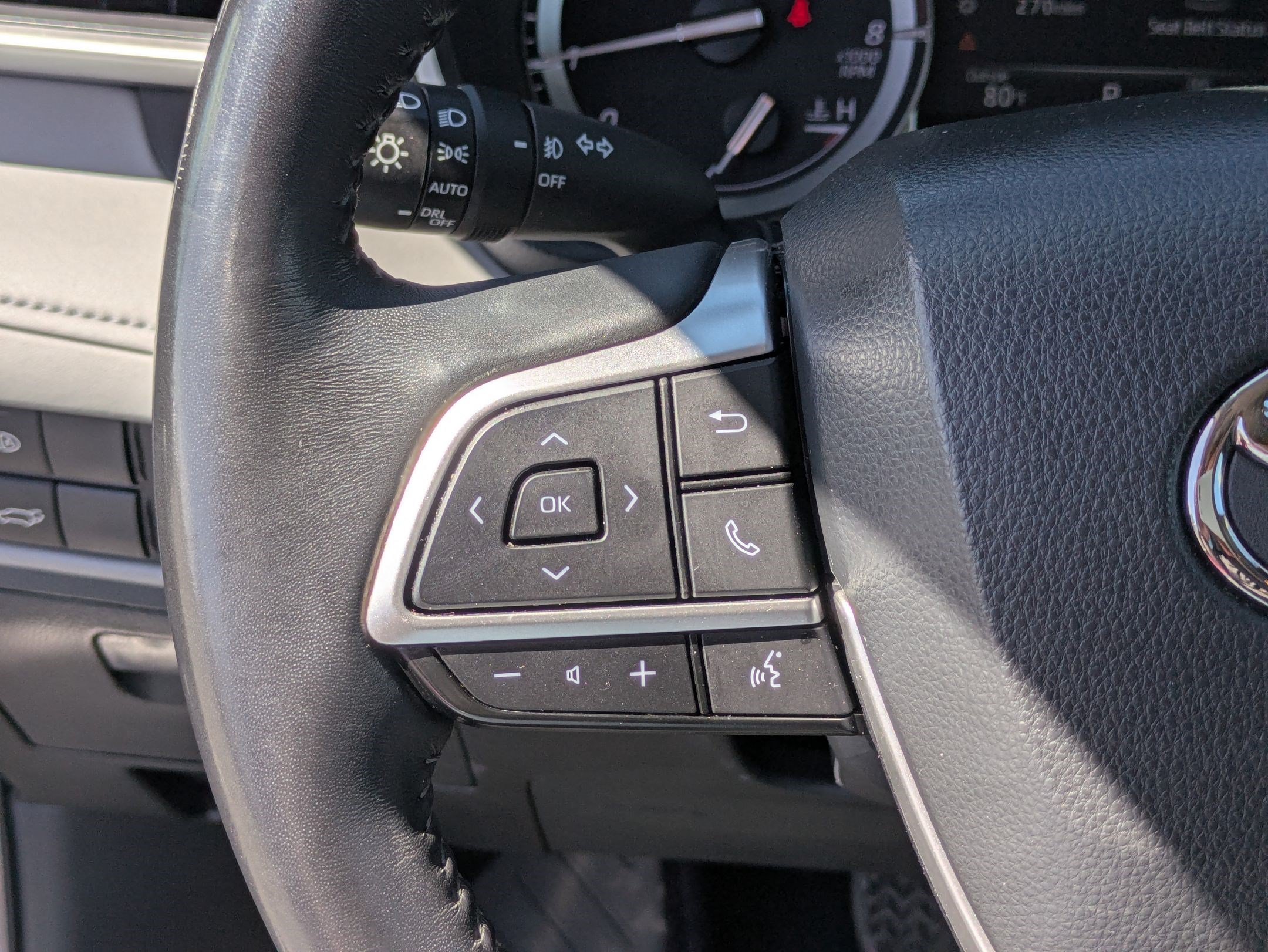 Used 2022 Toyota Highlander XLE AWD/4WD image 19